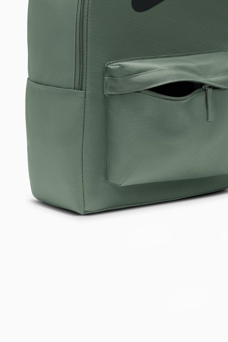 green nike heritage backpack (25L) Richmond Hood Company Transport all your gear with the Nike Heritage backpack Nike Heritage Backpack - Green