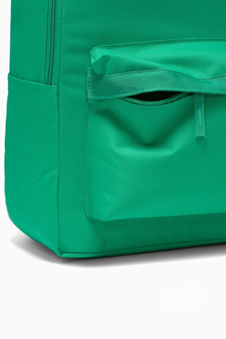 kelly green nike backpack Jordan Essentials Pro Structured Flat Bill Hat colored design with retro team logo displays Two dedicated full zip pockets Side mesh pockets Backpack Nike Heritage - Green