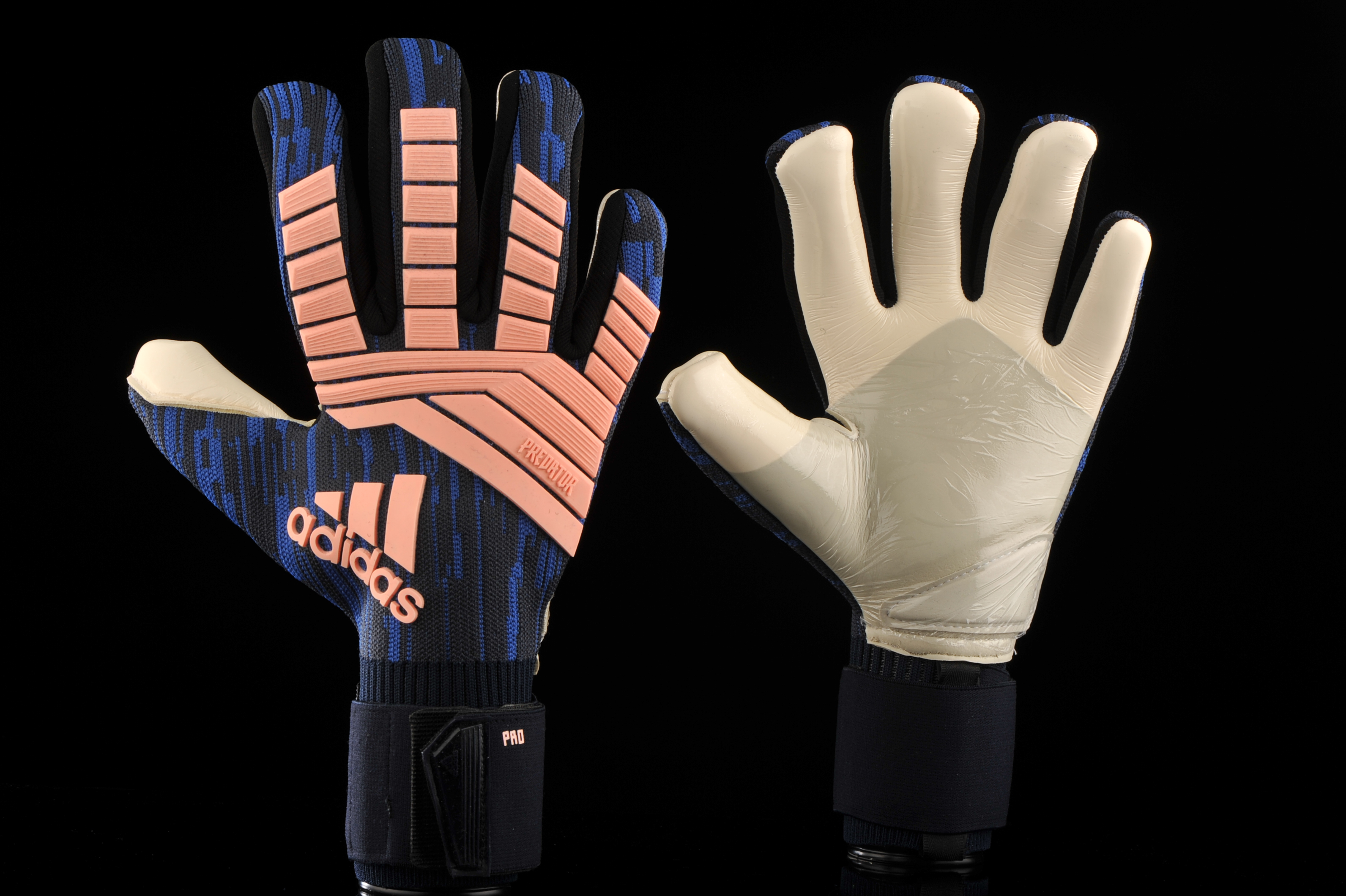 Goalkeeper gloves adidas Predator Cold 