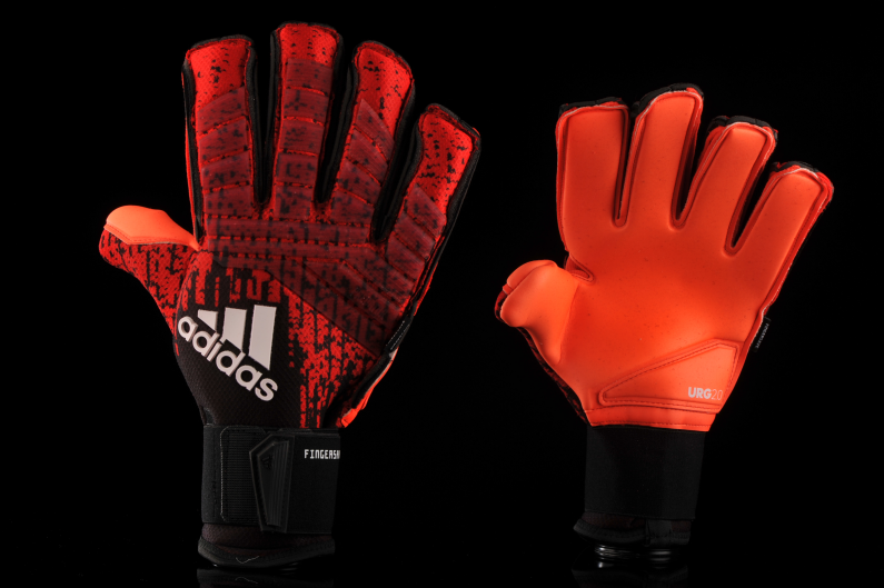Goalkeeper gloves adidas Predator Pro 