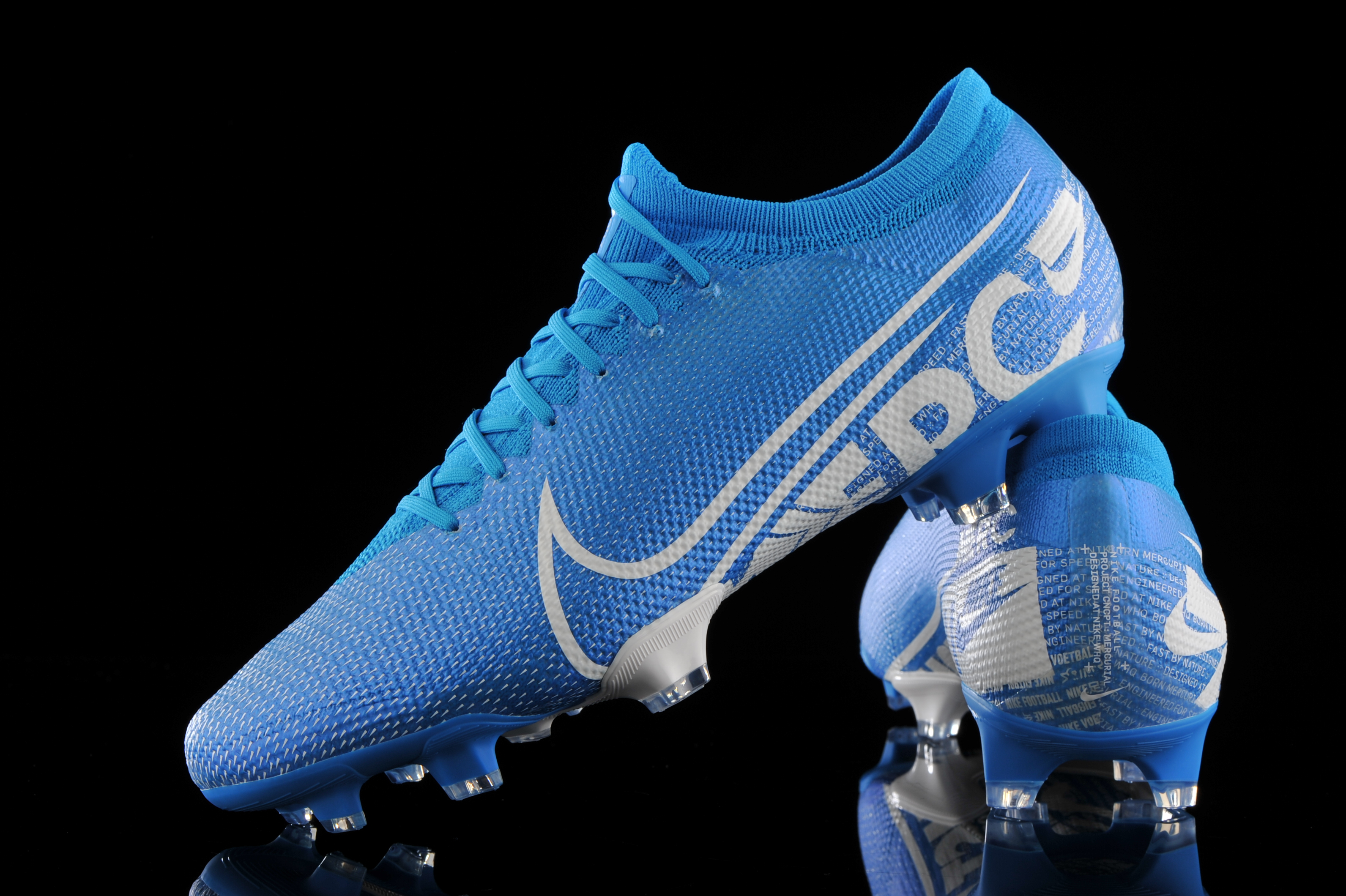 Nike Mercurial Vapor 13 Pro TF Artificial Turf Football Shoe.