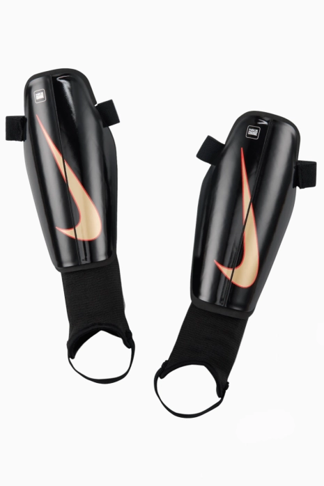 Футбольные щитки Nike Charge - черный