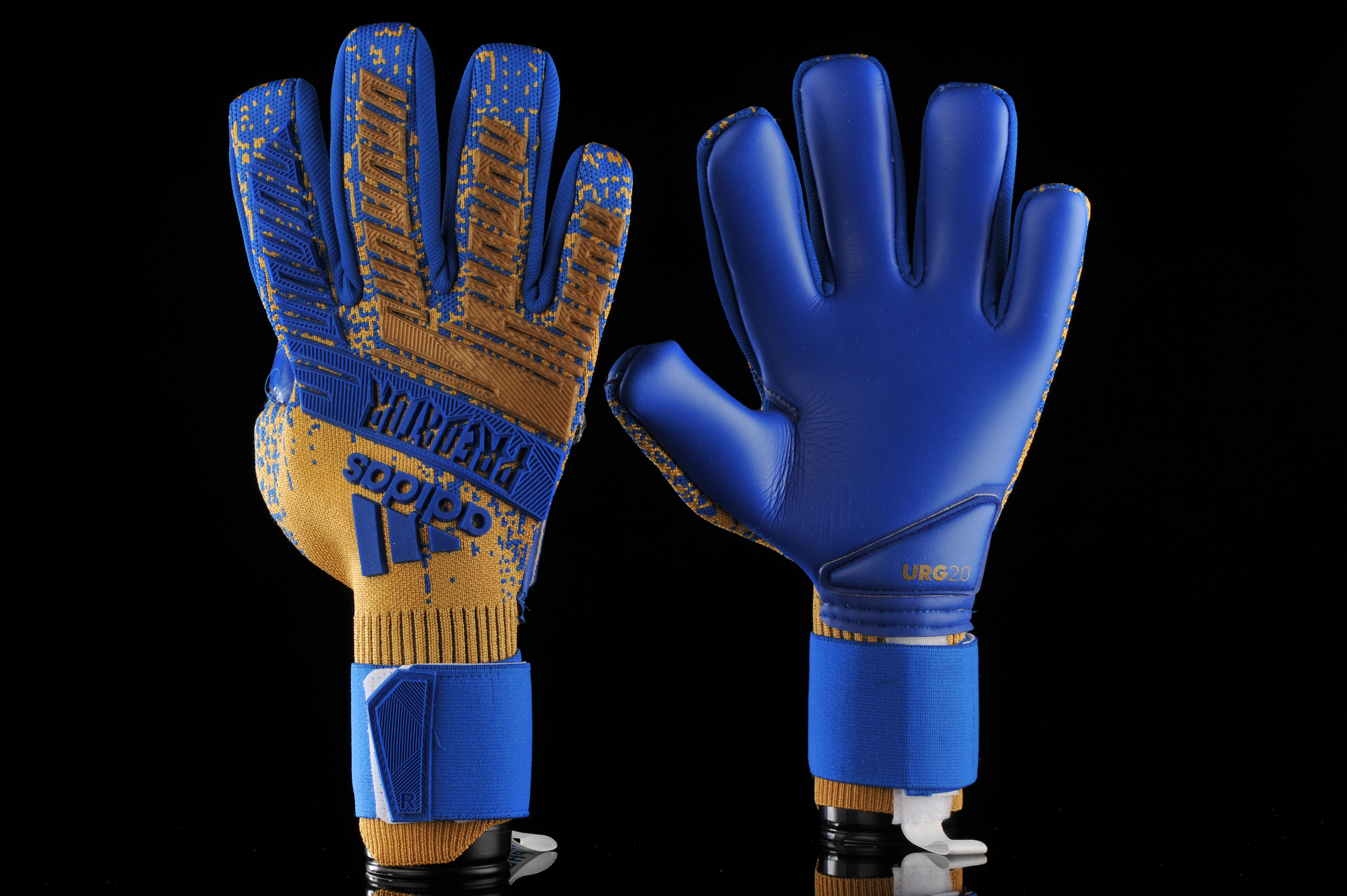 Goalkeeper gloves adidas Predator Pro 
